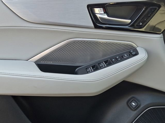 Used 2023 Acura MDX SH-AWD w/ Technology Package image 13