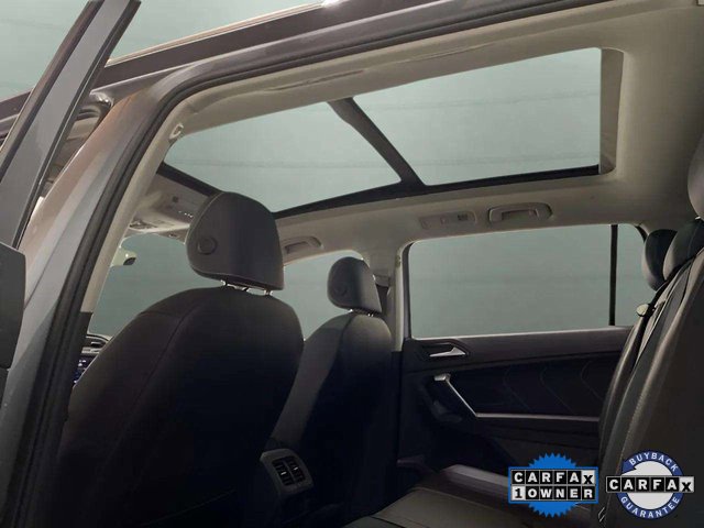 Used 2023 Volkswagen Tiguan SE w/ Panoramic Sunroof Package image 29