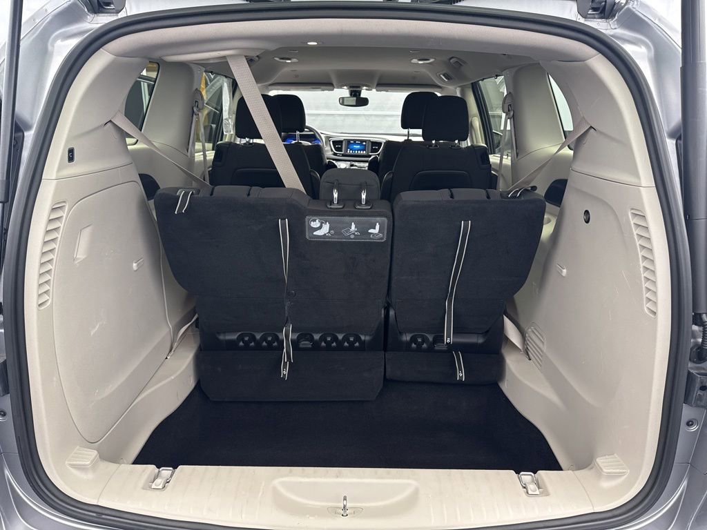 Used 2020 Chrysler Pacifica Touring image 16