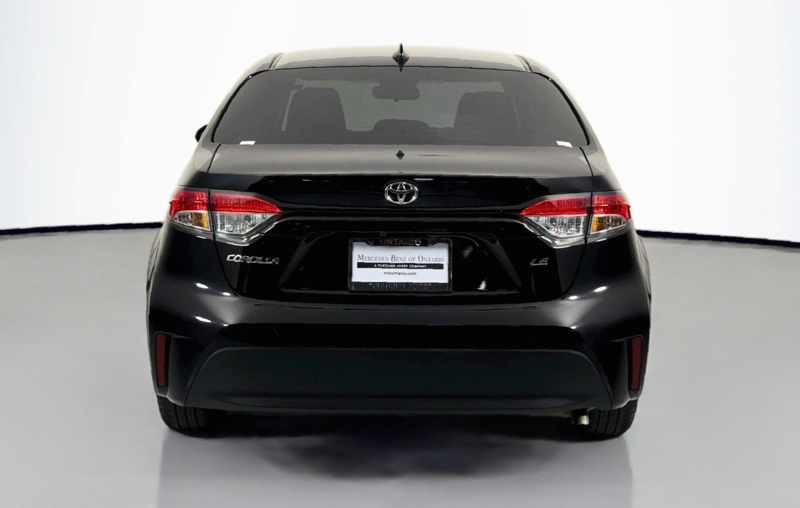 Used 2025 Toyota Corolla LE FWD image 3