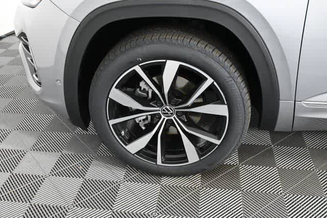 New 2026 Volkswagen Atlas Cross Sport SEL Premium R-Line AWD/4WD image 7