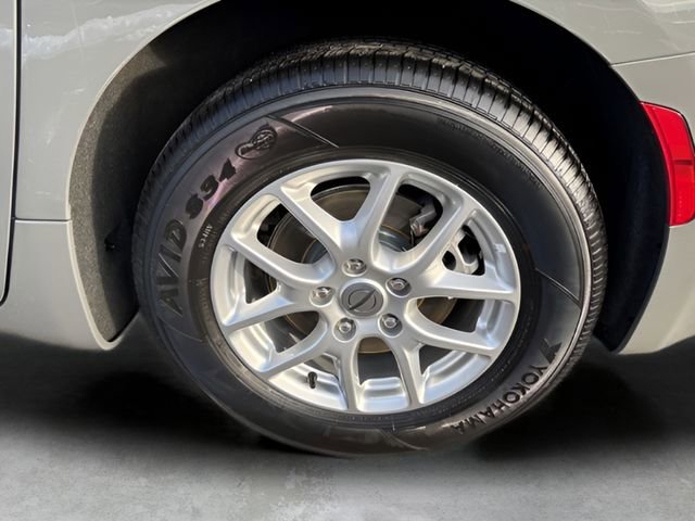 Used 2023 Chrysler Pacifica Touring-L FWD image 10
