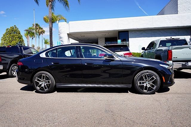 Used 2026 BMW 530i w/ Premium Package RWD image 7