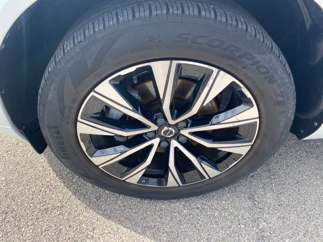 Used 2023 Volvo XC60 B5 Plus image 10