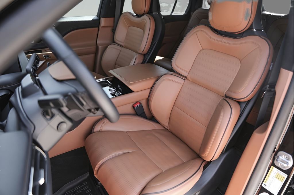 Used 2025 Lincoln Aviator Black Label image 10