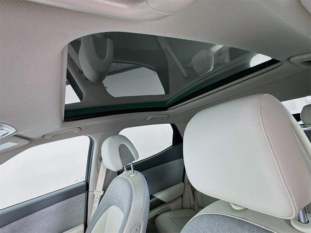 Certified 2025 Genesis GV60 Advanced image 22