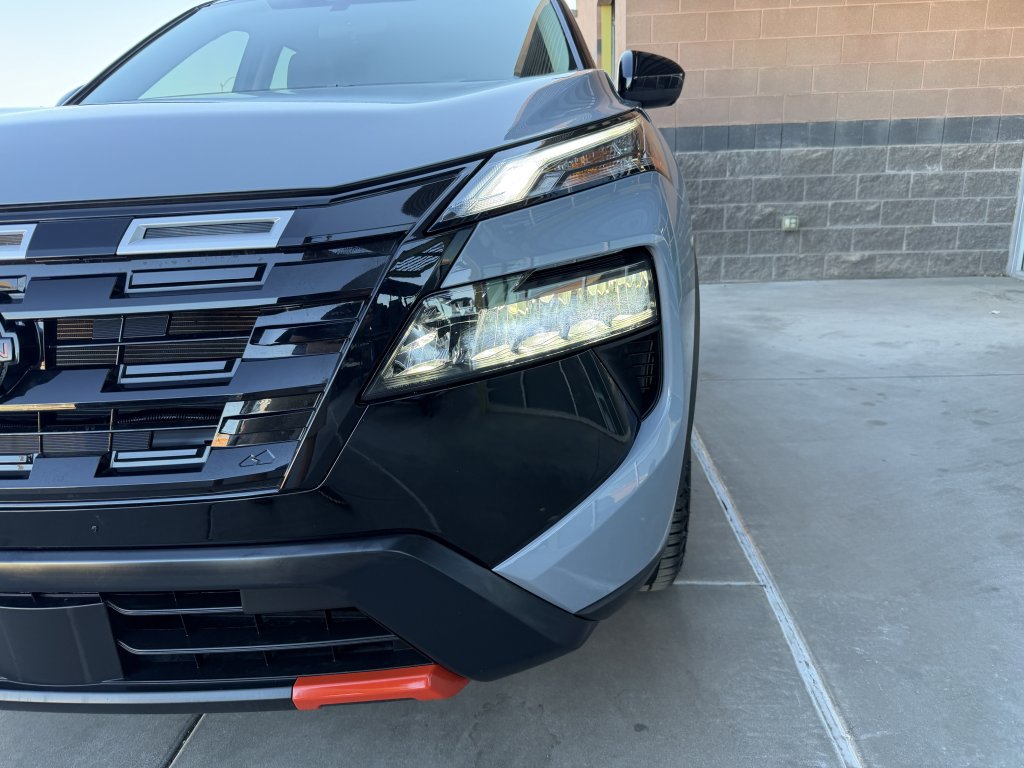 Used 2025 Nissan Rogue SV image 11