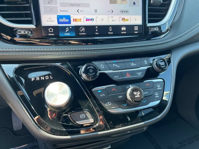 New 2027 Chrysler Pacifica Select w/ Family Tech Group FWD image 20