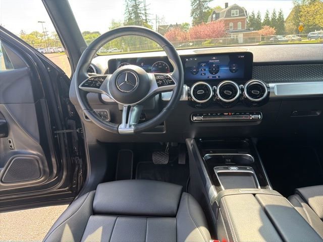 Used 2025 Mercedes-Benz GLB 250 image 16