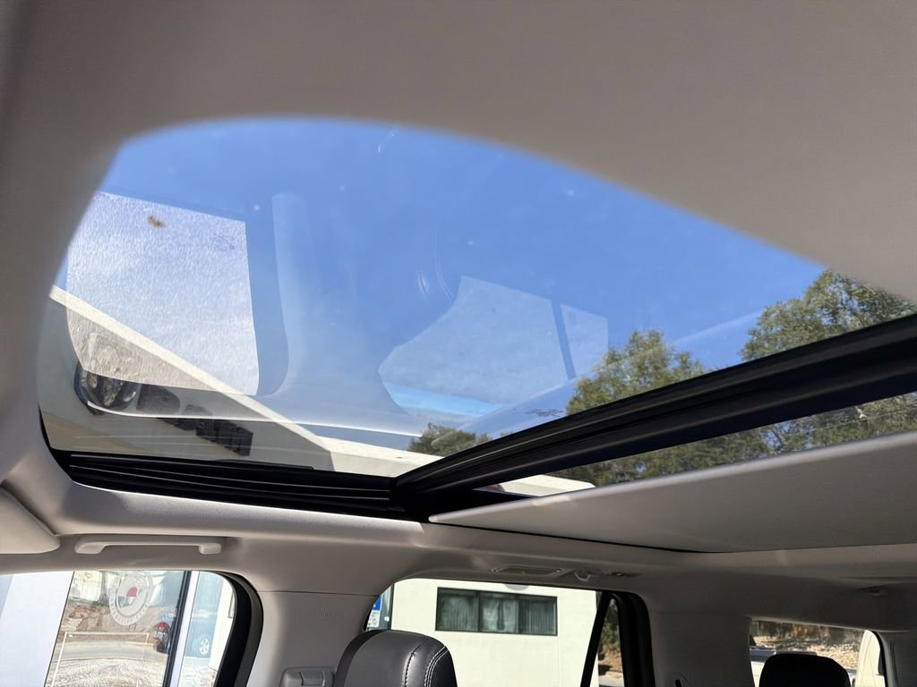 Used 2025 Ford Expedition Platinum image 36