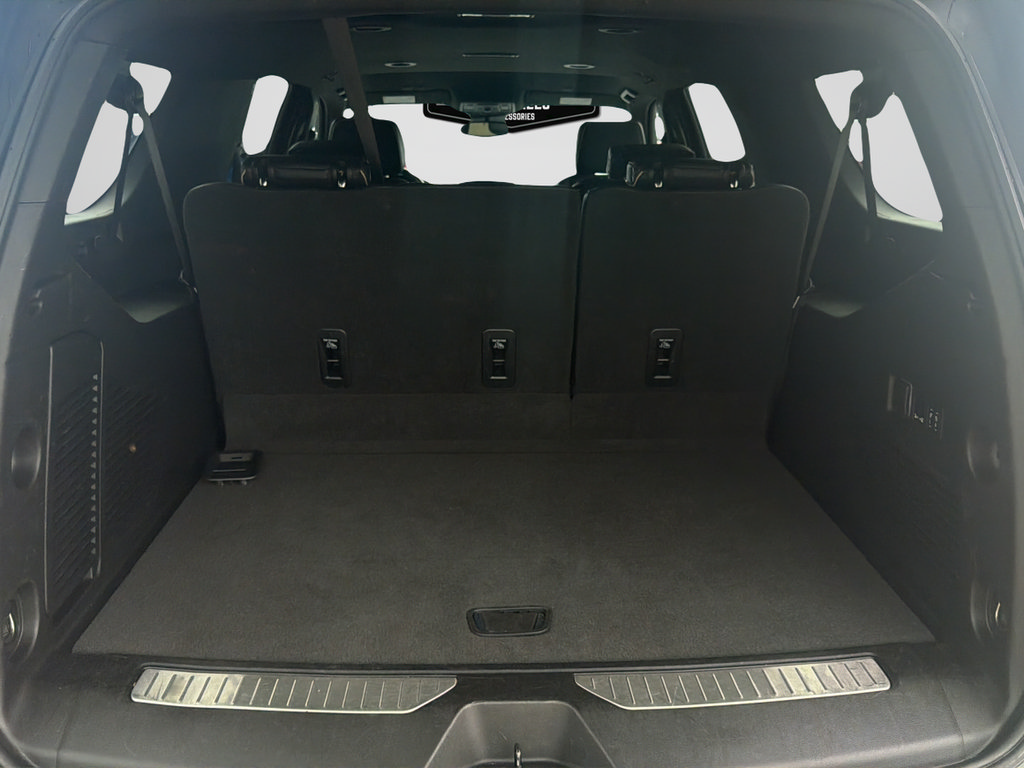 Used 2023 Chevrolet Suburban Premier RWD image 13