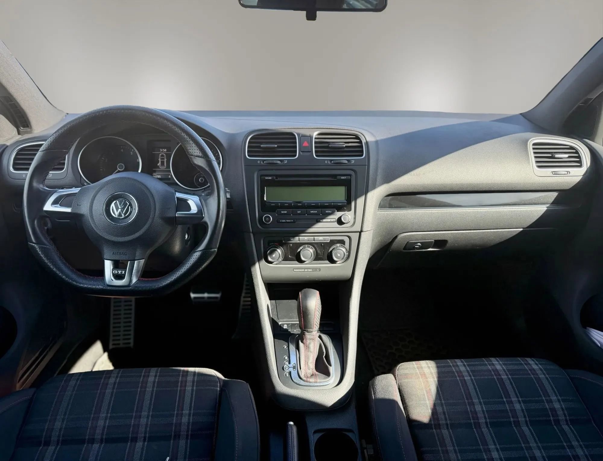 Used 2011 Volkswagen Golf 4-Door image 14