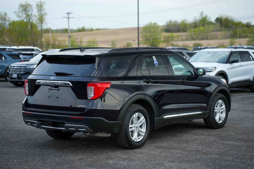Used 2022 Ford Explorer XLT w/ Equipment Group 202A AWD/4WD image 5
