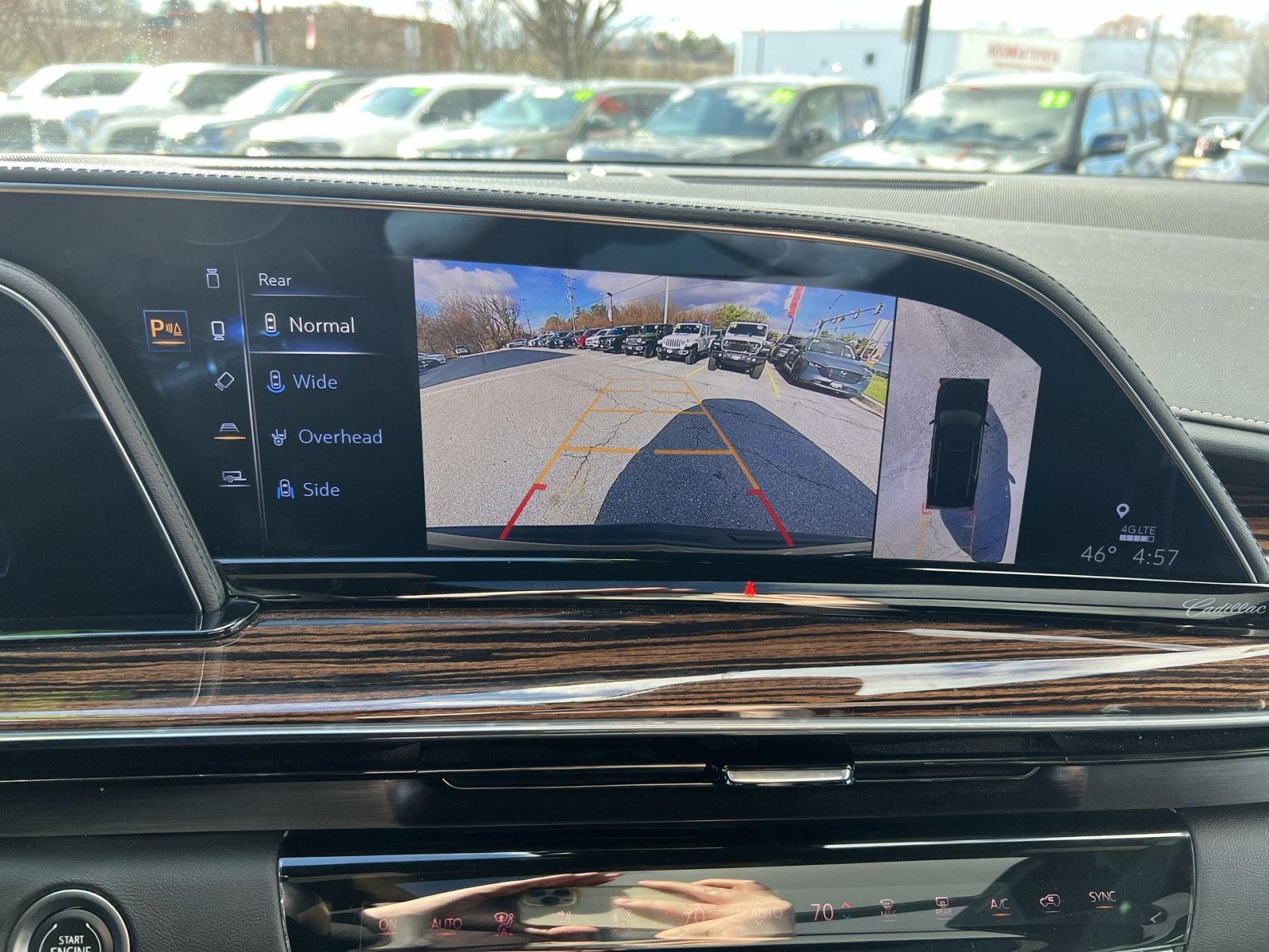 Used 2022 Cadillac Escalade Premium Luxury image 19