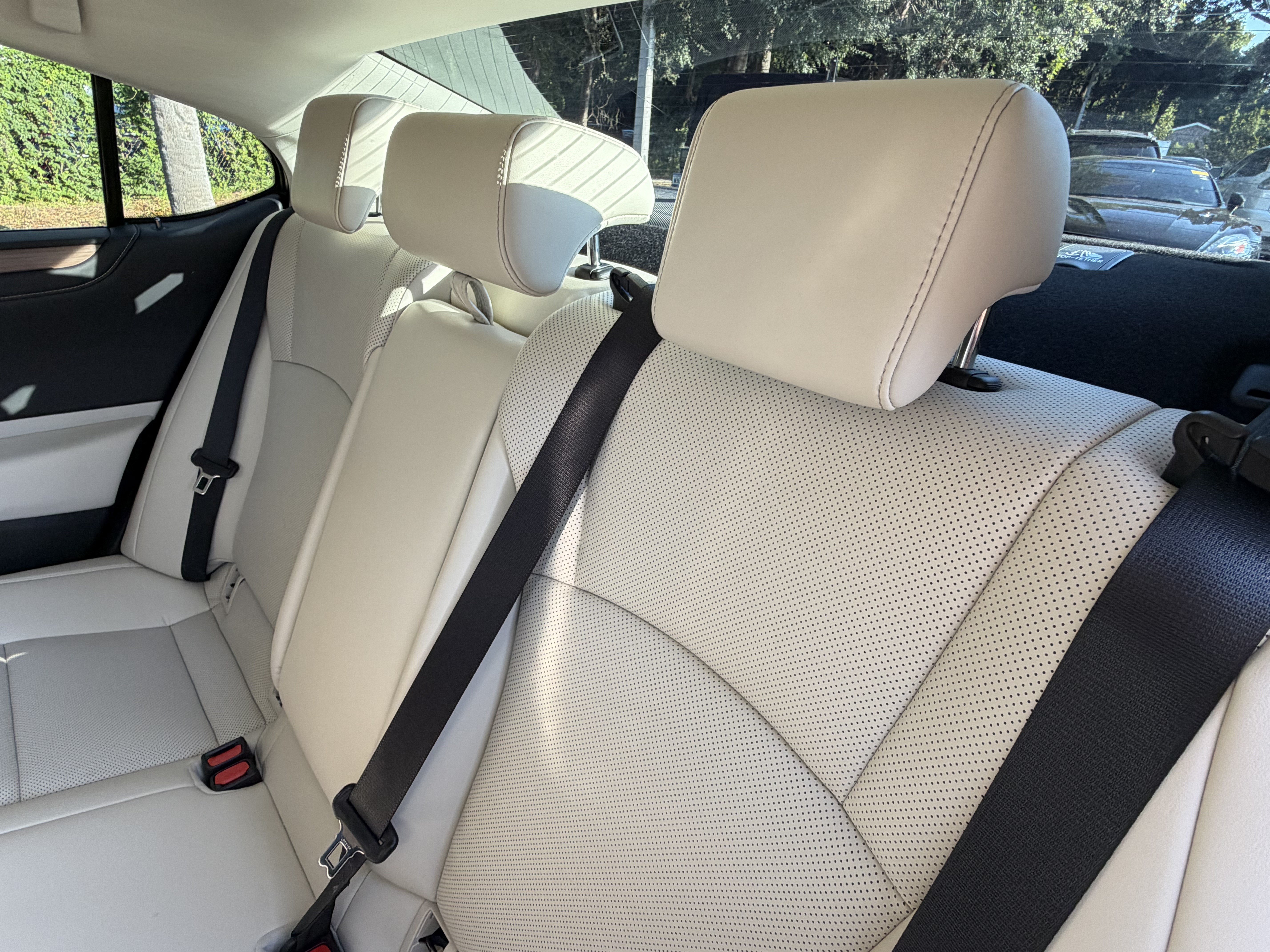 Used 2023 Lexus ES 300h w/ Premium Package FWD image 32