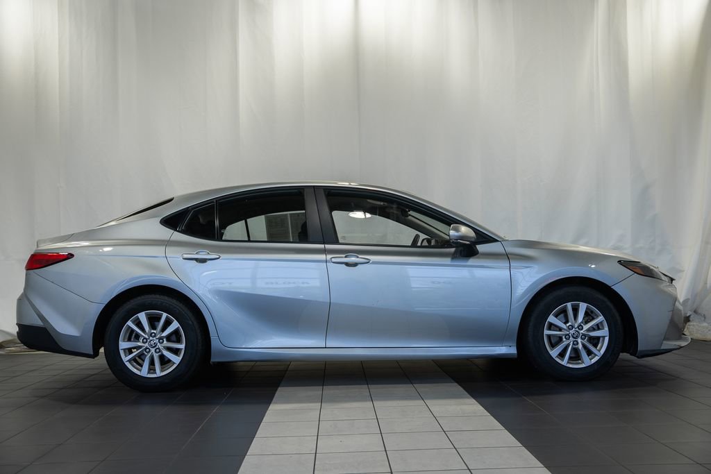 Used 2025 Toyota Camry LE image 3