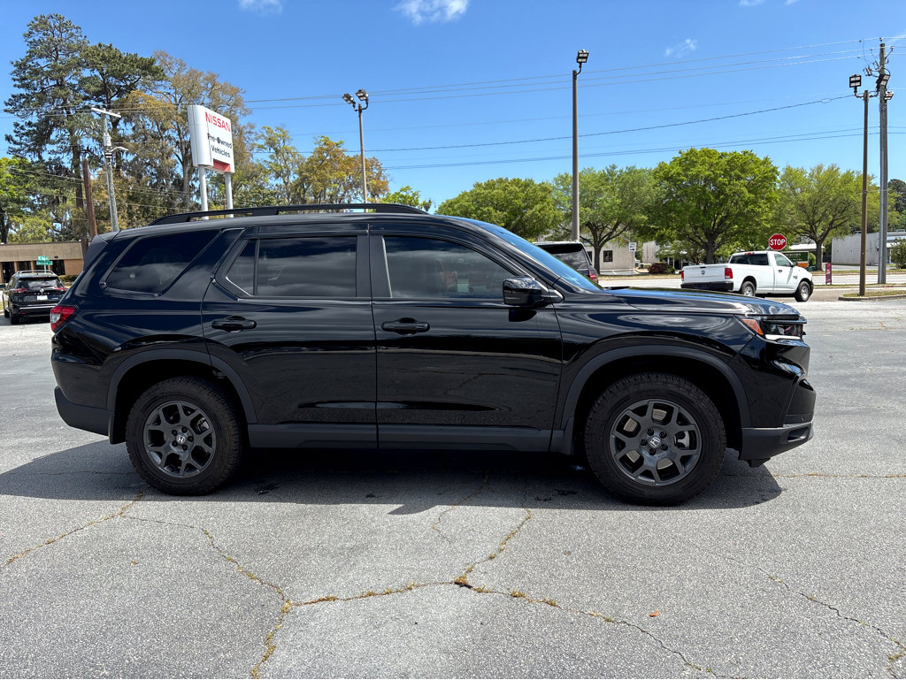 Used 2025 Honda Pilot TrailSport image 32