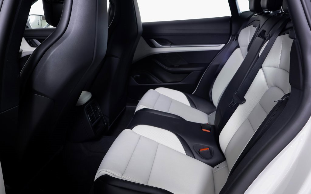 New 2025 Porsche Taycan 4S image 6