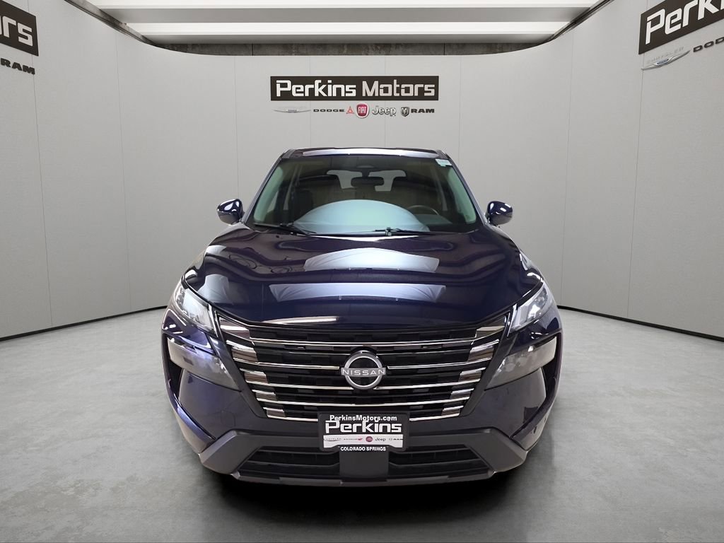 Used 2025 Nissan Rogue SV image 1