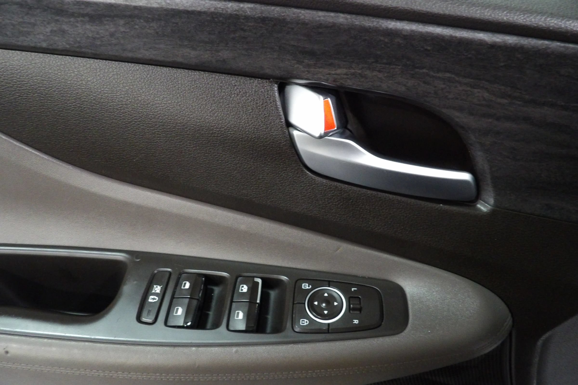 Used 2019 Hyundai Santa Fe SE w/ Cargo Package FWD image 9