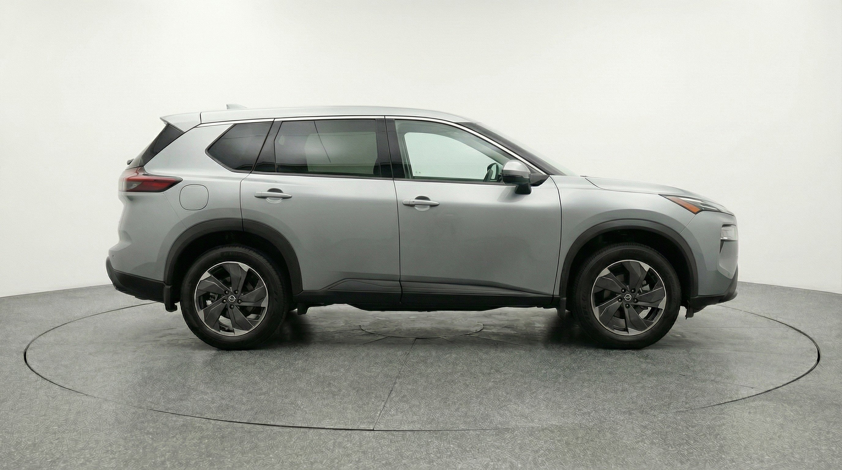 Used 2025 Nissan Rogue SV image 11
