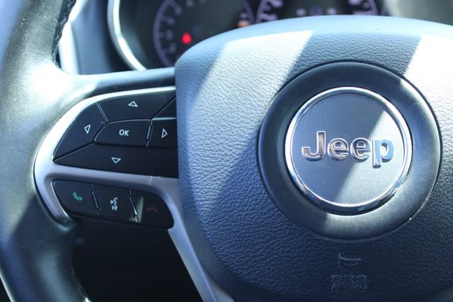 Used 2019 Jeep Grand Cherokee Altitude RWD image 19