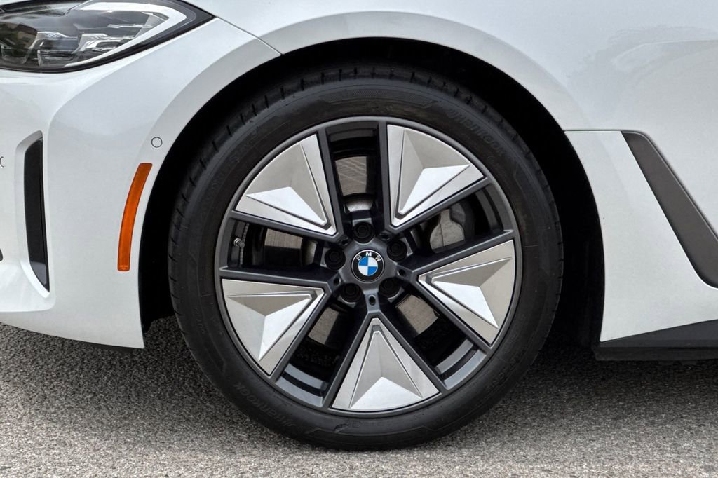 Used 2023 BMW i4 eDrive35 image 32