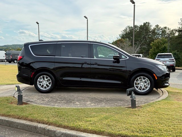 New 2027 Chrysler Pacifica LX FWD image 8