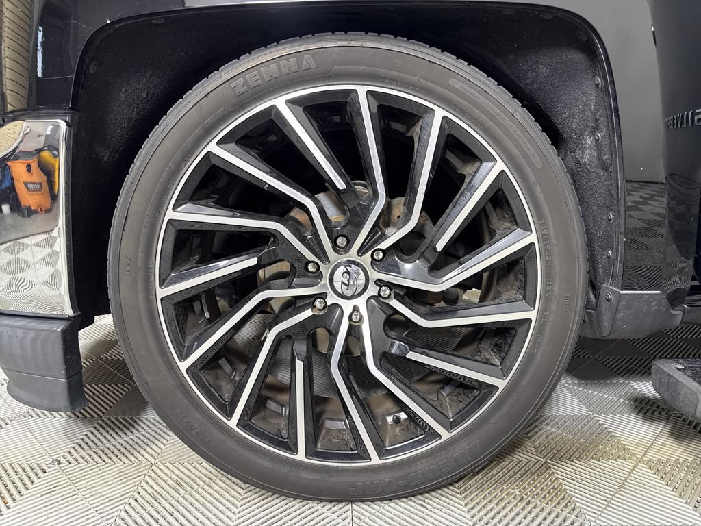 Used 2018 Chevrolet Silverado 1500 LT w/ All Star Edition AWD/4WD image 21