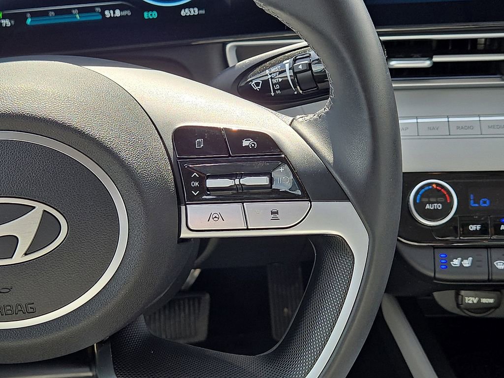 Used 2025 Hyundai Elantra Limited image 19