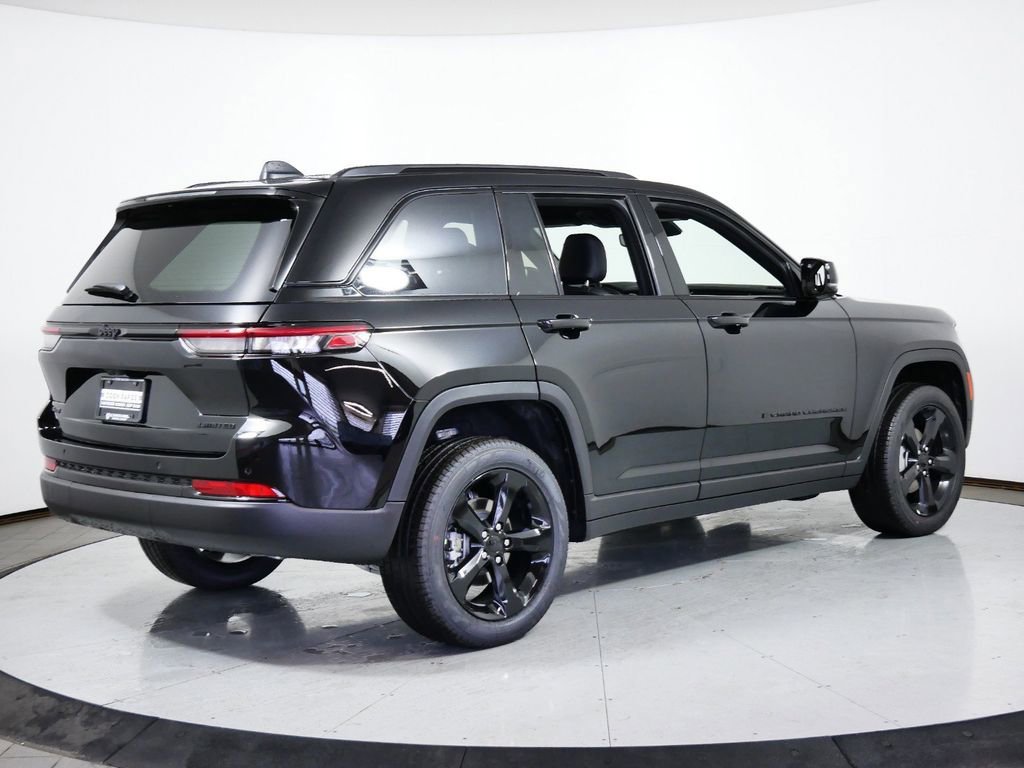 Certified 2024 Jeep Grand Cherokee Limited w/ Black Appearance Package image 11