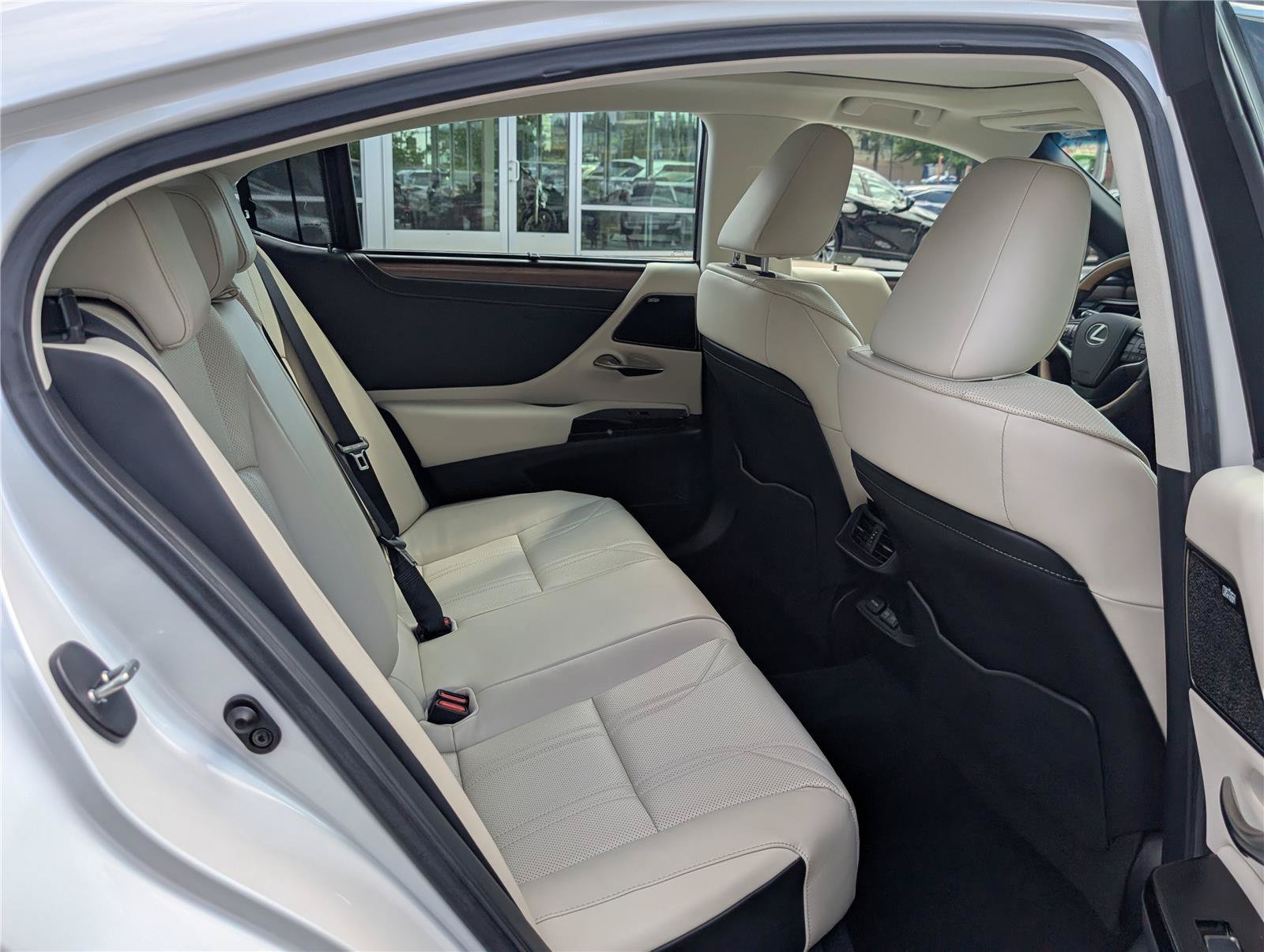 Certified 2025 Lexus ES 350 Ultra Luxury w/ Accessory Package (Z1) FWD image 12