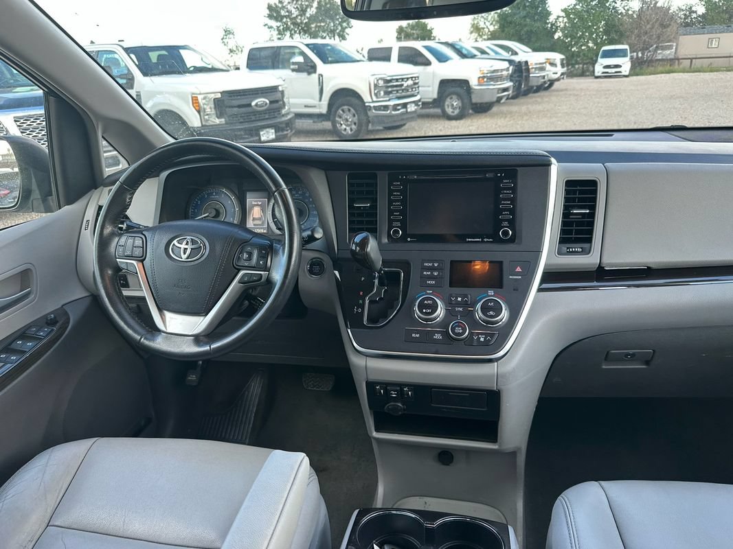 Used 2018 Toyota Sienna XLE w/ XLE Navigation Package AWD/4WD image 27