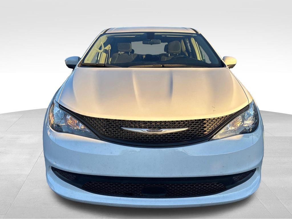 Used 2022 Chrysler Voyager LX video 2