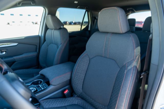 Used 2025 Honda Pilot Sport image 16