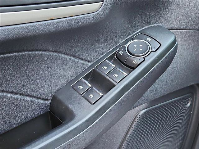 Used 2022 Ford Escape SE w/ SE Sport Appearance Package image 11