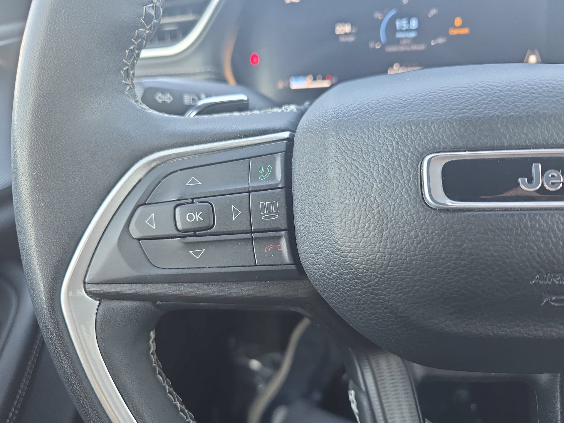 Used 2024 Jeep Grand Cherokee Altitude AWD/4WD image 16