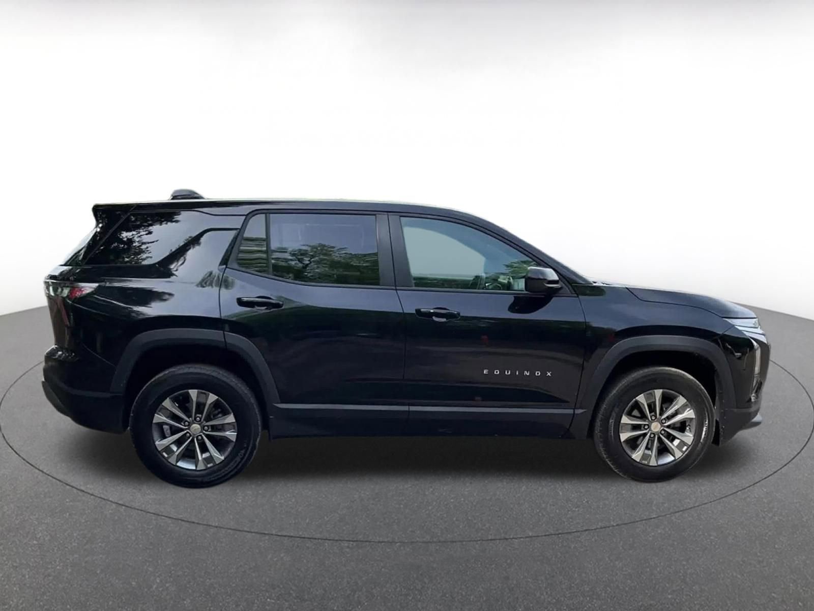 Used 2025 Chevrolet Equinox LT FWD image 16