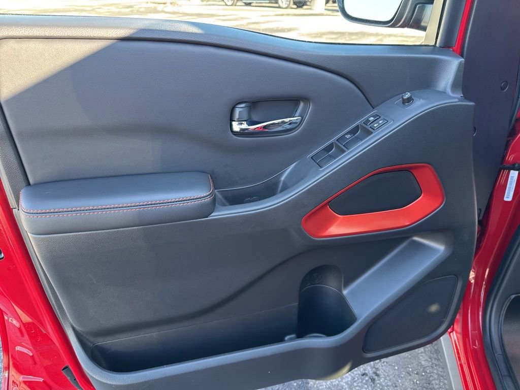 Used 2025 Nissan Frontier PRO-4X image 14