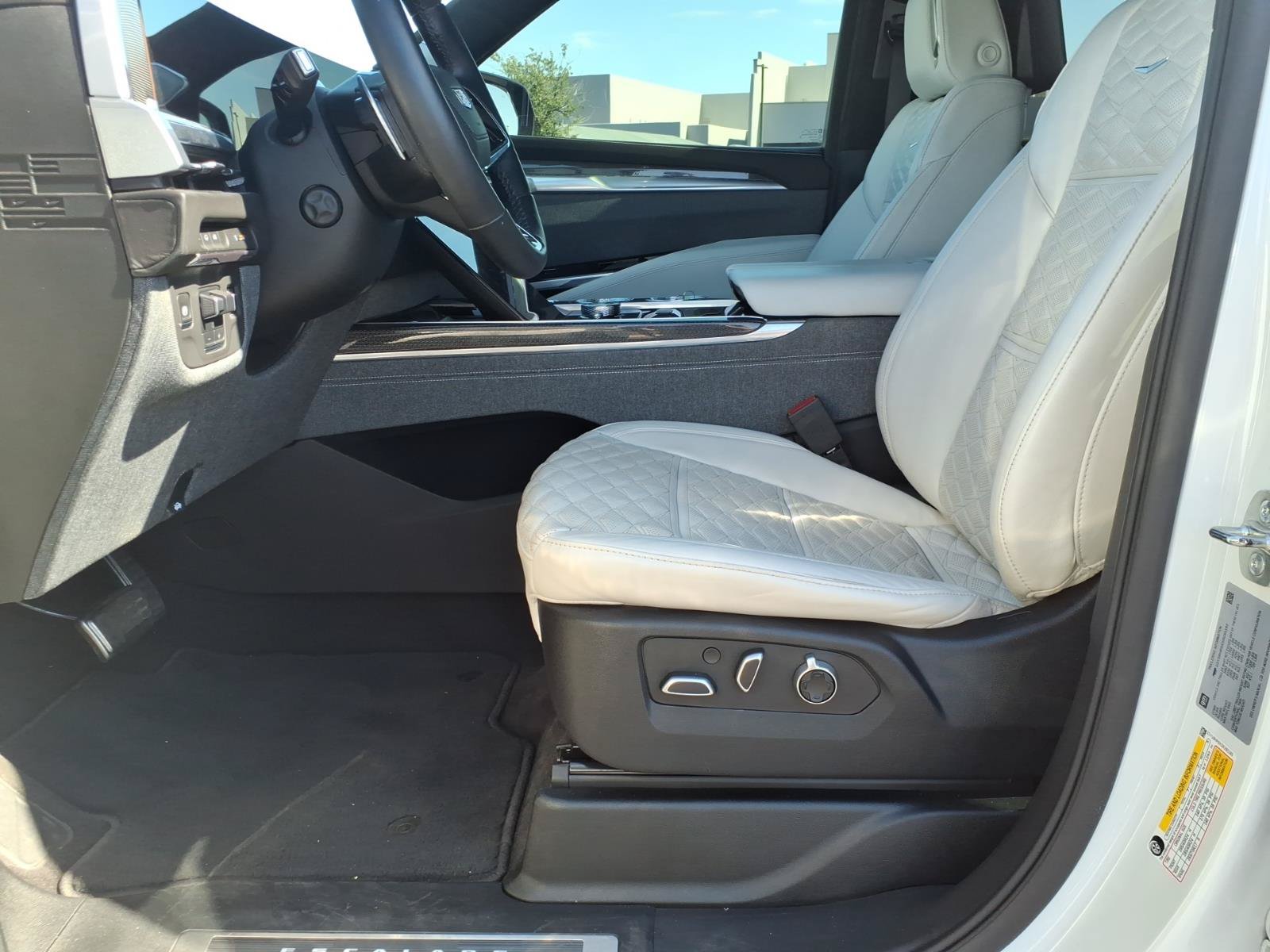 Used 2025 Cadillac Escalade V w/ LPO, ONYX Package AWD/4WD image 24
