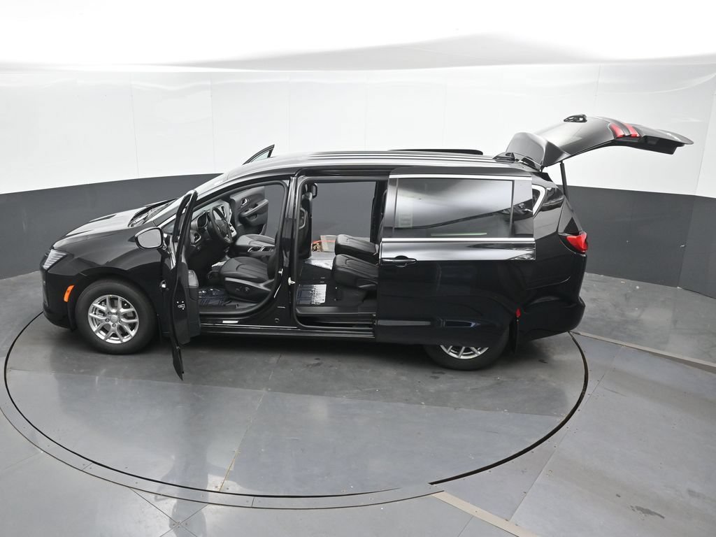 New 2027 Chrysler Pacifica Select FWD image 45