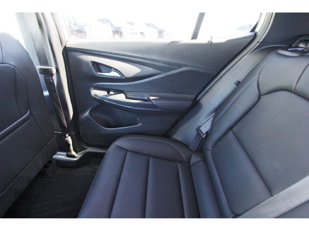 Used 2025 Buick Envista Sport Touring w/ Convenience II Package FWD image 12