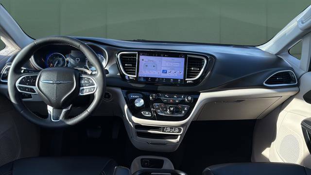 Used 2024 Chrysler Pacifica Touring-L image 34
