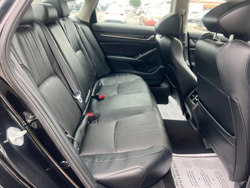 Used 2018 Honda Accord Touring image 18