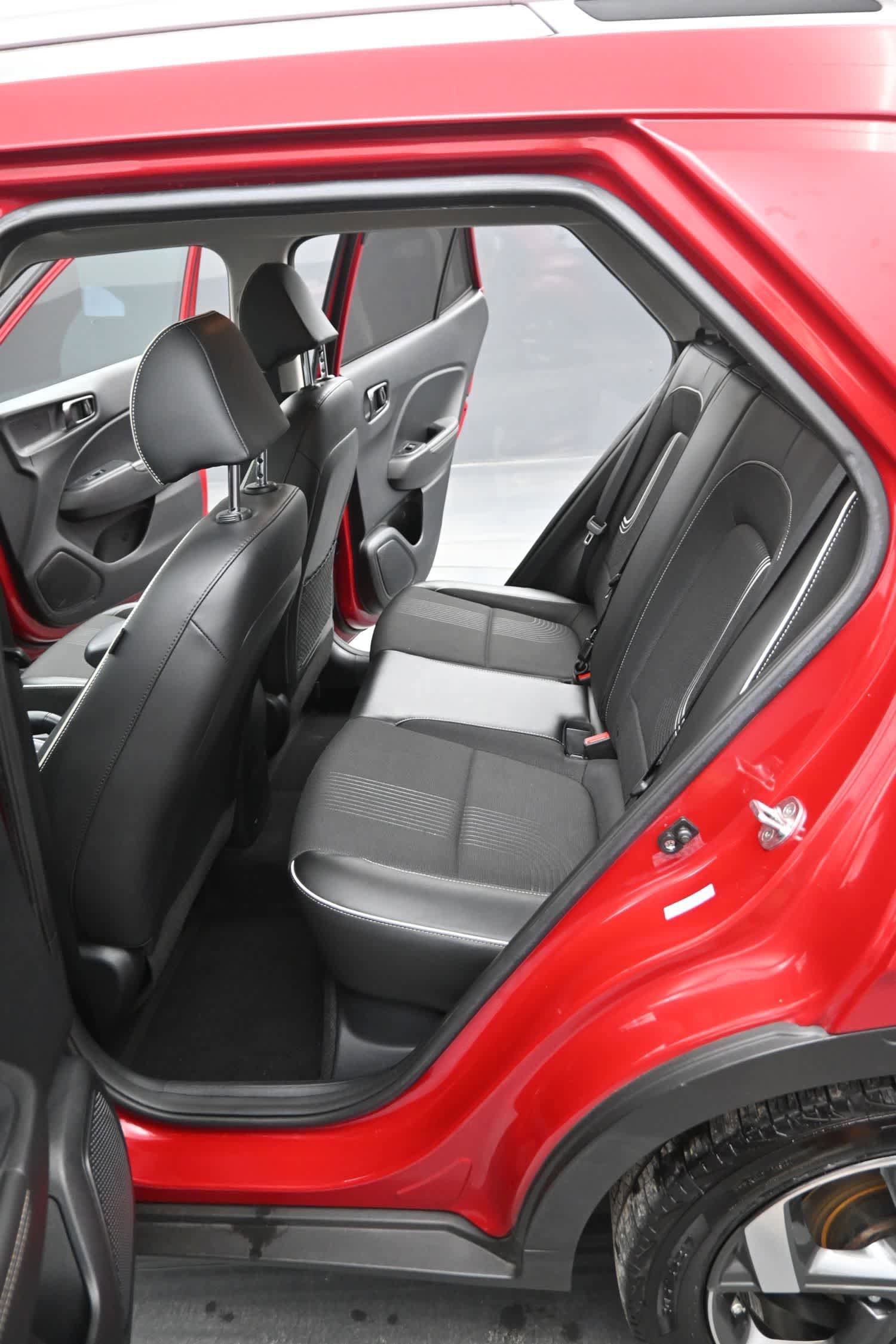 Used 2022 Hyundai Venue Limited FWD image 14
