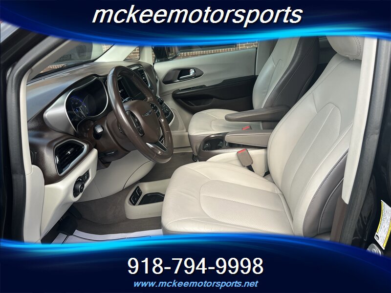 Used 2018 Chrysler Pacifica Touring-L FWD image 13