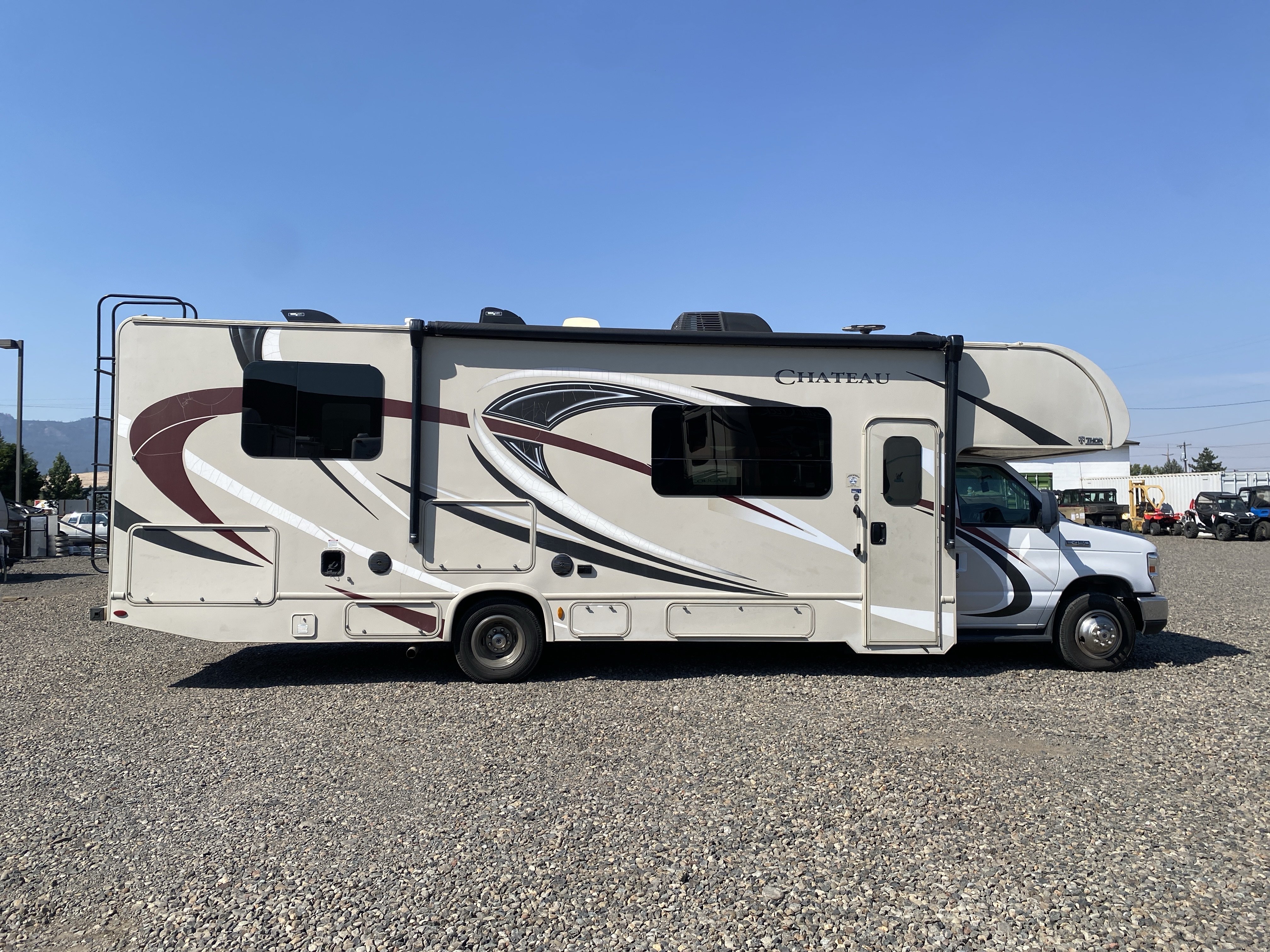 Used 2017 Ford E-450 and Econoline 450 Super Duty w/ Motorhome Prep Package RWD image 2