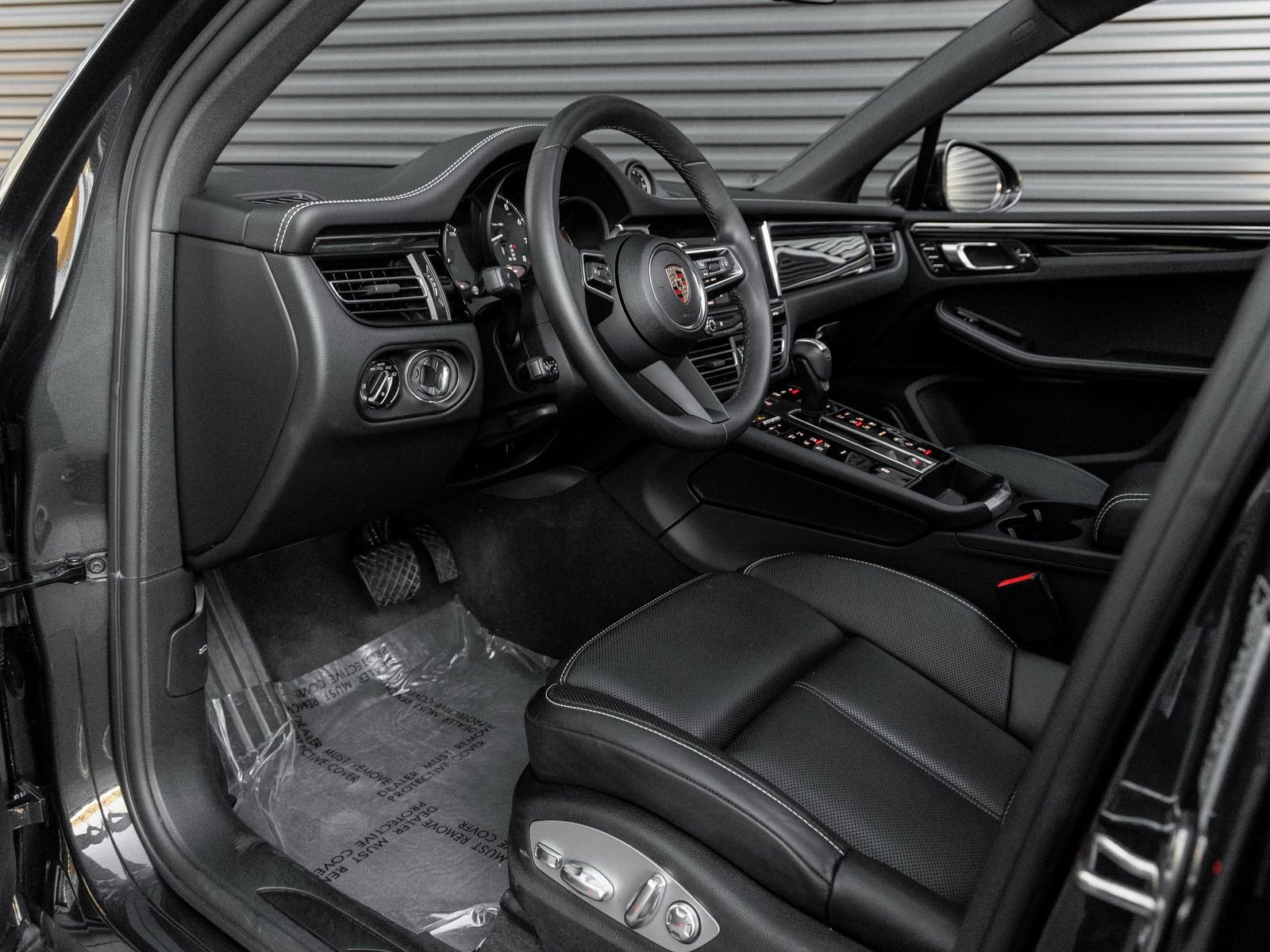 Used 2025 Porsche Macan AWD/4WD image 4
