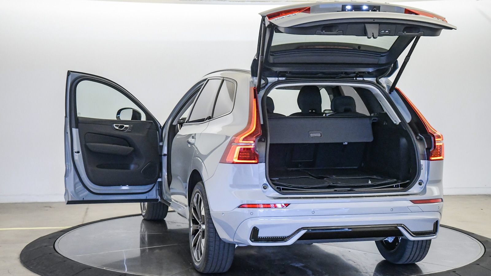 Certified 2026 Volvo XC60 B5 Plus w/ Climate Package PRO AWD/4WD image 26
