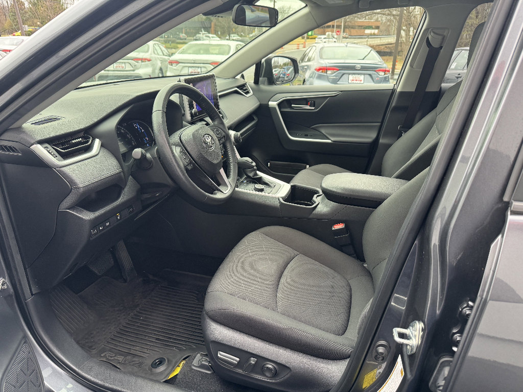 Used 2023 Toyota RAV4 XLE w/ Convenience Package image 8